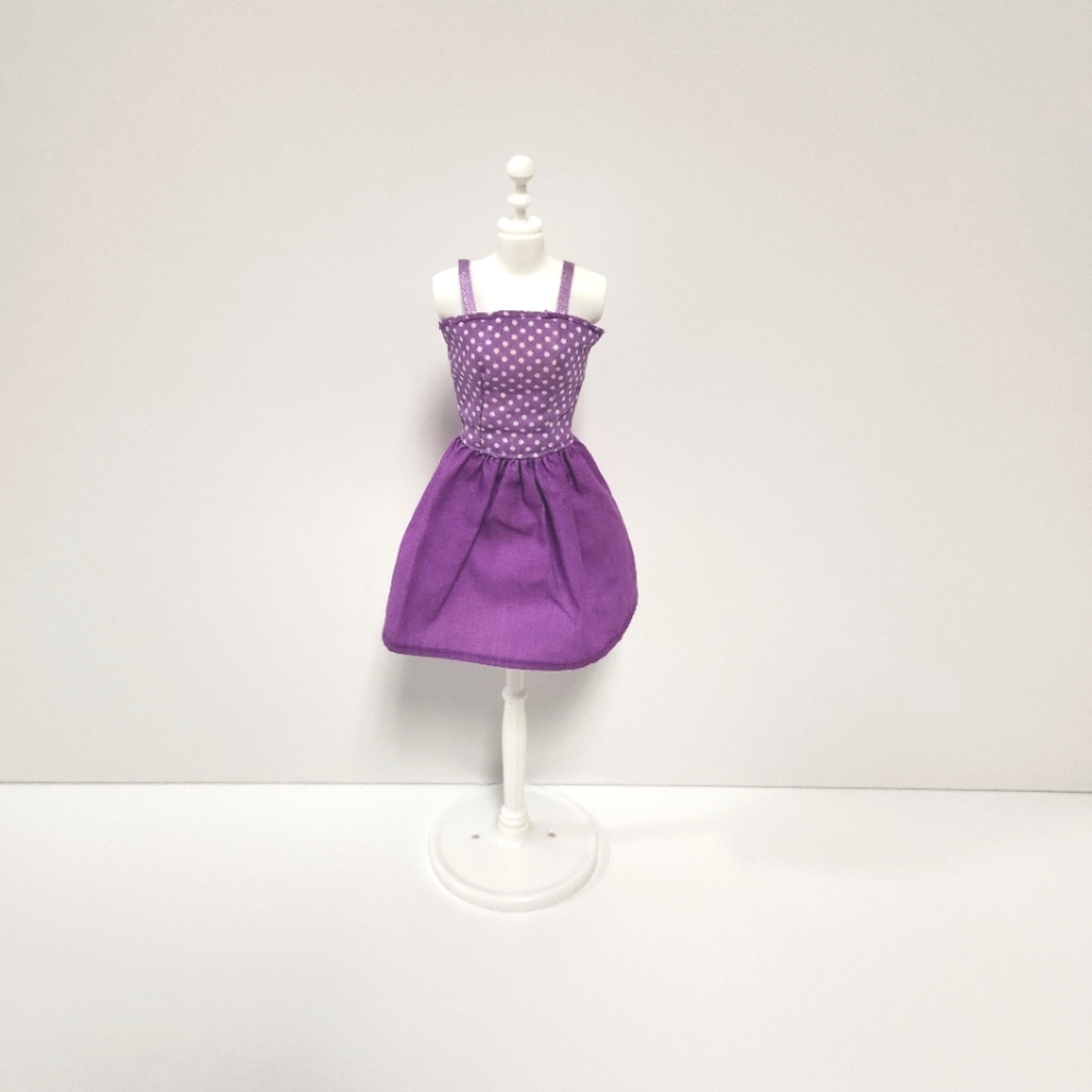 5/$20  1996 Barbie 6 Fashions Dress